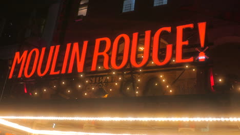 Broadway-Mit-Ikonischem-Moulin-Rouge-Schild-Bei-Nacht-In-New-York-City,-New-York