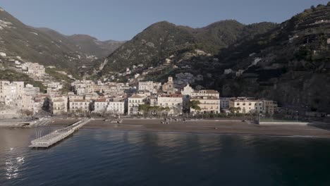 Minori,-Campania-Amalfi-Coast-sea-to-city-tilt-down-at-end