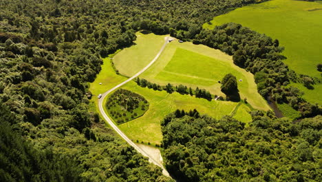 Dunsdale-Erholungsgebiet-Mit-Wald-Und-Grünen-Wiesen,-Luftbild