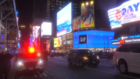Beliebtes-Touristenziel-Am-Times-Square-In-Der-Nacht-In-New-York-City,-Vereinigte-Staaten