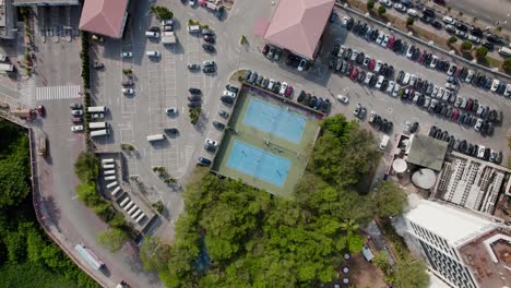 Victoria-Island,-Lagos-Nigeria--dezember-20-2022:-Tennisplatz-In-Einer-Grünen-Umgebung-An-Einem-Luxuriösen-Ort