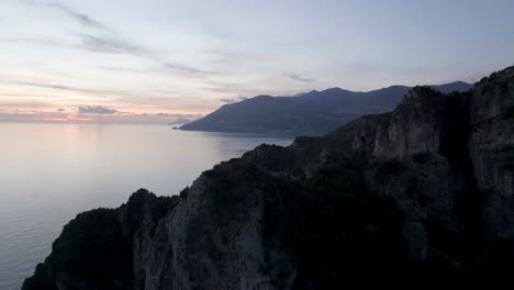 Amalfi,-Italien-Küstenantenne-Von-Links-Nach-Rechts-Und-Oben-Und-Sonnenuntergang