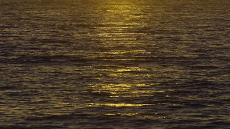 Das-Meer-Und-Die-Schöne-Spiegelung-Der-Sonne-Im-Meer