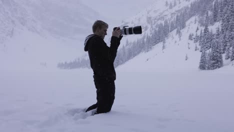 Photographer-on-Frozen-Lake,-Snowy-Landscape,-Telephoto-Lens,-Nature-Photographer,-4K