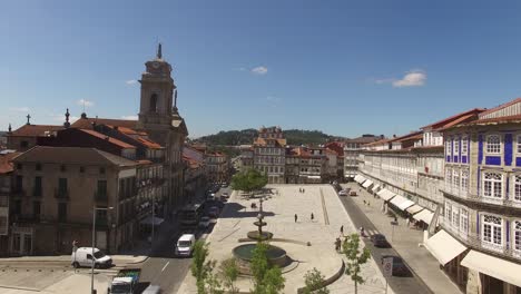 Centro-Histórico-De-Guimaraes,-Portugal.-Vista-Aérea-Del-Paisaje-Urbano
