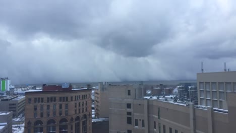 Efecto-De-Lago-Aterrador-Nubes-Fenómenos-Naturales-Sobre-El-Lago-Erie-Buffalo,-Ny