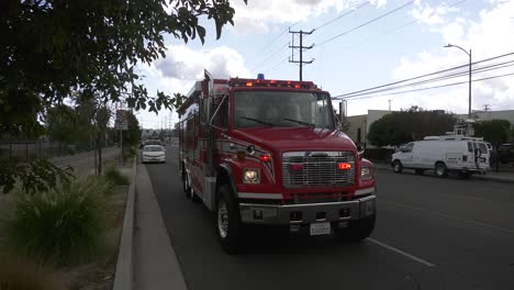 Camión-De-Bomberos-Con-Luces-Intermitentes