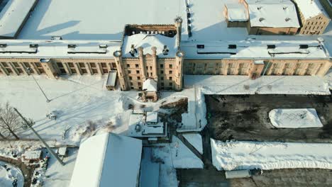 Aerial-reveal-shot-of-Prison-Joliet-in-Illinois,-USA-after-a-snowfall