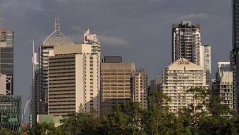 Vista-De-Los-Edificios-De-La-Ciudad-De-Brisbane-Desde-Kangaroo-Point,-Queensland,-Australia