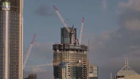 View-of-construction-work-in-Brisbane-City-from-Kangaroo-Point,-Queensland,-Australia