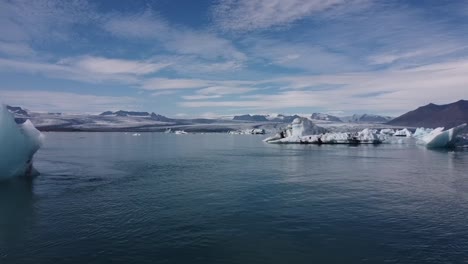 Glaciers-in-glacial-lake-of-Vatnajökull,-Jokulsarlon-Glacier-Lagoon,-Iceland