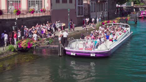 Passengers-disembark-a-sightseeing-boat-near-Pont-du-Corbeau,-Strasbourg,-Alsace