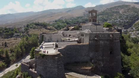 Castillo-en-una-poblacion-Albanesa,-Europa