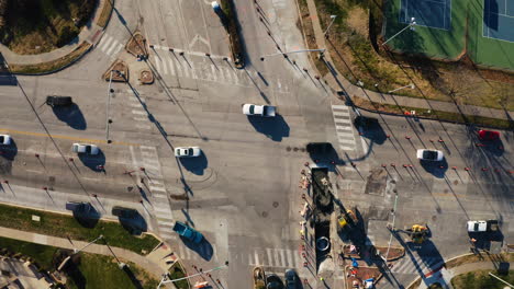 Overhead-Kreuzung-Straßenbau-Viel-Verkehr-Zoom-In