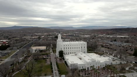 Die-Lds-Saint-George,-Utah-In-Der-Historischen-Innenstadt---Luftüberführung