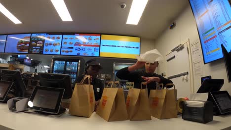 Fast-food-in-paper-bags-ready-for-delivery