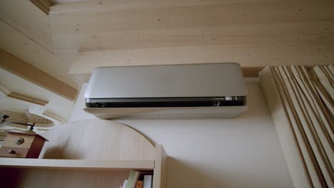 Air-Conditioner-split-Unit-Fixed-At-Wall-At-Home,-Opening-Blade