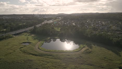 Luftbild-über-Mudgeeraba,-Gold-Coast,-Australien