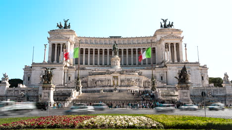 Time-lapse-of-traffic-speeding-by-Italy's-Alter-of-the-Fatherland,-a-main-tourist-attraction