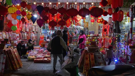 Static-shot-of-customers-buying-lanterns-for-the-new-year-in-Vietnam