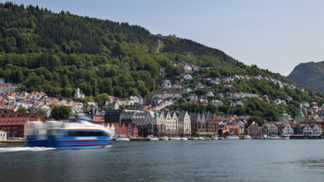 Famous-Unesco-World-Heritage-Site-Bryggen-in-Bergen,-Norway-on-a-beautiful-spring-day