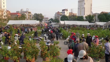 Statische-Aufnahme-Eines-Sehr-überfüllten-Straßenmarktes-In-Der-Innenstadt-Von-Lang-Son,-Vietnam