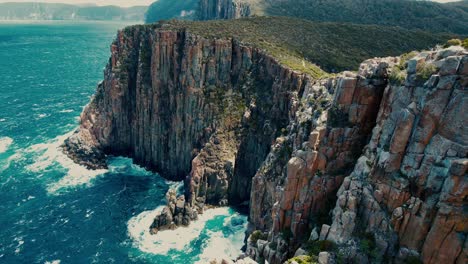 Cape-Hauy-Drone-Close-up-View-of-Cliffs-in-Tasmania,-Australia