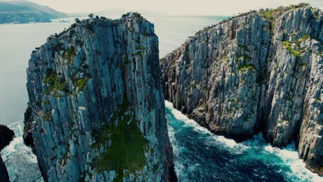 Cape-Hauy-Drone-Long-Panned-View-of-Cliffs-in-Tasmania,-Australia