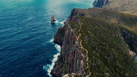 Cape-Hauy-Drone-View-of-Trail-Atop-Cliffs-in-Tasmania,-Australia-2
