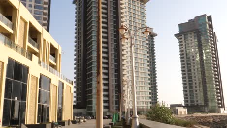 Apartamentos-Residenciales-Emaar-Ubicados-En-Crescent-Bay,-Karachi