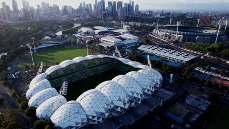 Estadio-Aéreo-De-Melbourne-Park-Con-Forma-De-Fútbol,-Estadio-Deportivo