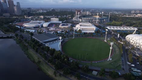 Parque-De-Tenis-De-Melbourne-Durante-El-Día-Abierto-De-Australia,-Bajada-Aérea