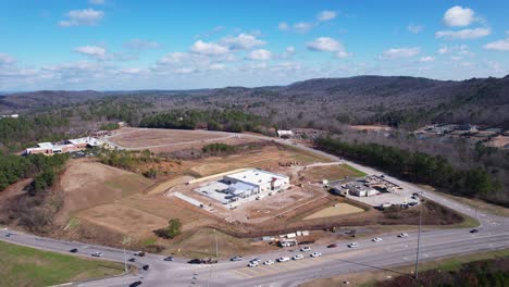 Höhenluft-Der-Neu-Errichteten-Verkaufsfront-Für-Traktoren-In-Pelham,-Alabama