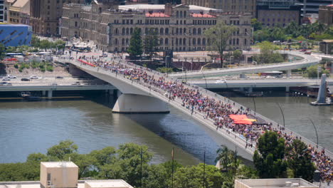 Demonstranten-Marschieren-Am-Australien-Tag-Durch-Brisbane