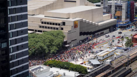 Demonstranten-Marschieren-Am-Australien-Tag-Durch-Brisbane