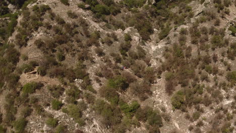 Drohne-Einer-Seilrutsche-Im-Hochland-Von-Copper-Canyon,-Chihuahua