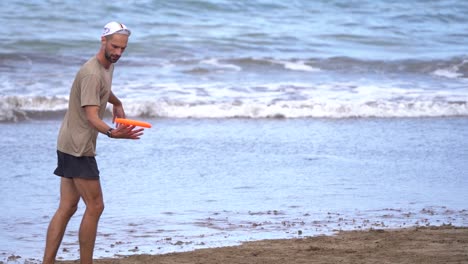 Frisbee-Tricks-Am-Strand