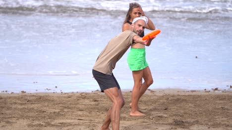 Frisbee-Tricks-Am-Strand