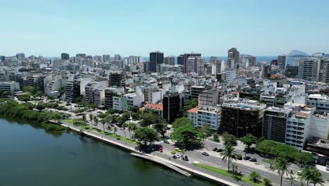 Laguna-Rodrigo-De-Freitas-En-El-Centro-De-La-Ciudad-De-Río-De-Janeiro,-Brasil