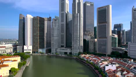 El-Distrito-Bancario-Central-De-Singapur,-Drone-Ascendiendo.