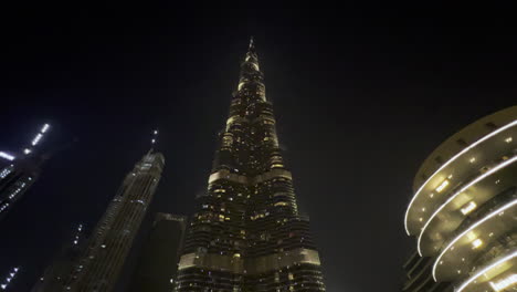 Vista-Súper-Amplia-Del-Espectáculo-De-Luces-Burj-Khalifa-En-La-Noche