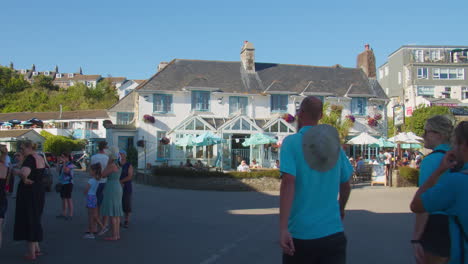 The-Rising-Sun-Pub-Und-Hotel-Im-Dorf-St.-Mawes-An-Einem-Sonnigen-Sommertag-In-Cornwall,-Großbritannien