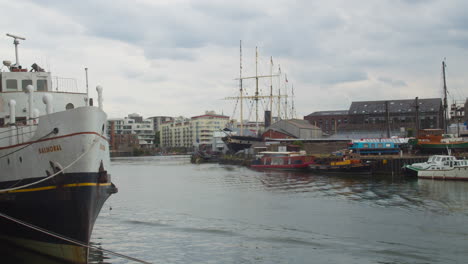 SS-Großbritannien-Museumsschiff-Angedockt-In-Der-Nähe-Des-Schwimmenden-Hafens-Von-Bristol-In-Bristol,-England---Zeitraffer