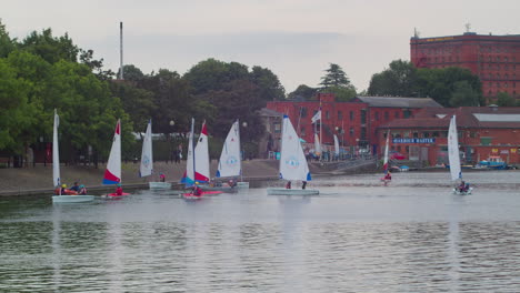 Segelclub-Im-Historischen-Hafen-Von-Bristol-In-England,-Vereinigtes-Königreich