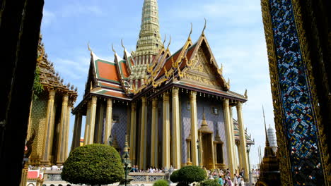 Kippschuss-Eines-Extravaganten-Buddhistischen-Tempels-In-Wat-Pho,-Thailand