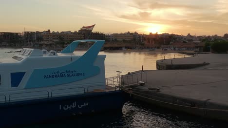 Hurghada-Marina-Bay,-Ägypten-Bei-Sonnenuntergang