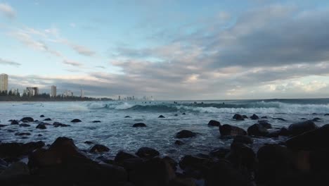 Costal-Beach-With-Waves-and-City-View,-Burleigh-Heads,-Australia,-Timelapse
