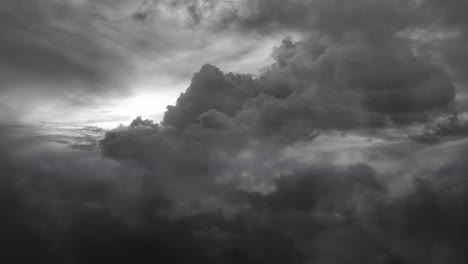 Dunkler-Himmel-Und-Gewitterwolken