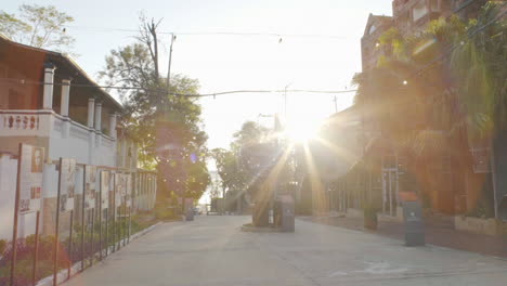 Atardecer-En-El-Paseo-De-La-Fama-Musical-Demetrio-Ortiz,-San-Bernardino