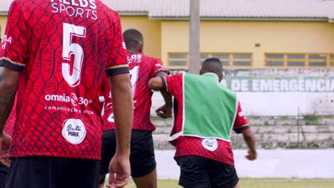 Equipo-De-Fútbol-Profesional-Practica-Un-Ejercicio-De-Posición---Cámara-Lenta